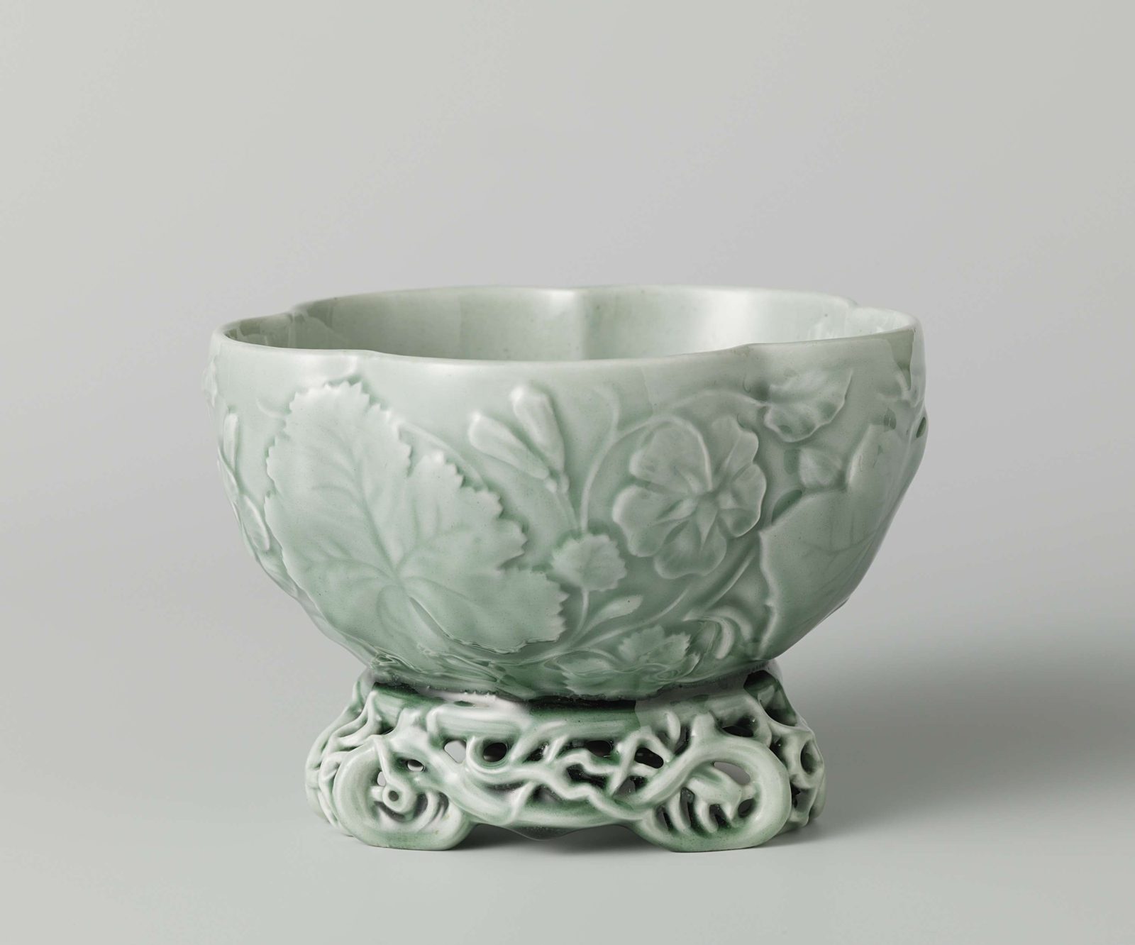 Footed fruit bowl