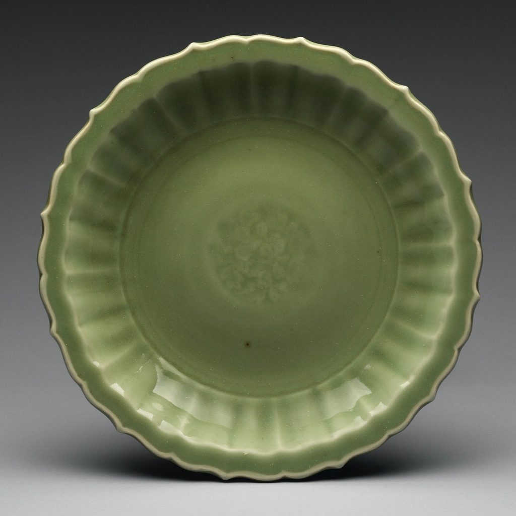 Fluted dinner plate
